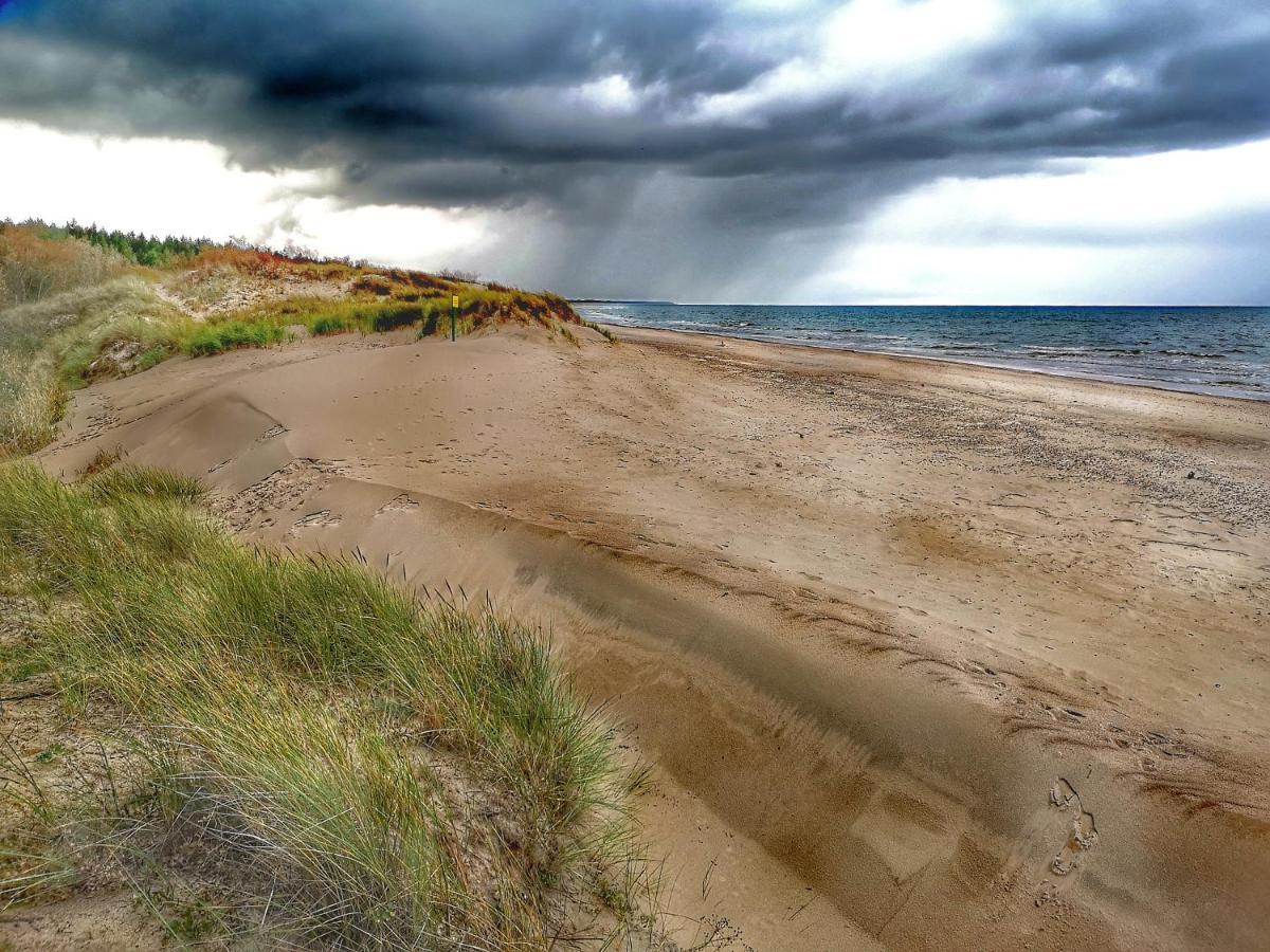Mistral Przy Plazy Domki Caloroczne Ustka Bagian luar foto